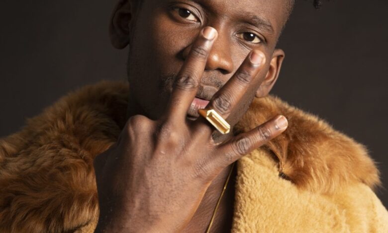 Mr Eazi Provides Scholarships For 1000 Students in Navrongo