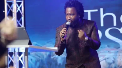 Sonnie Badu Turns Anointing Oil Into Blood (WATCH)