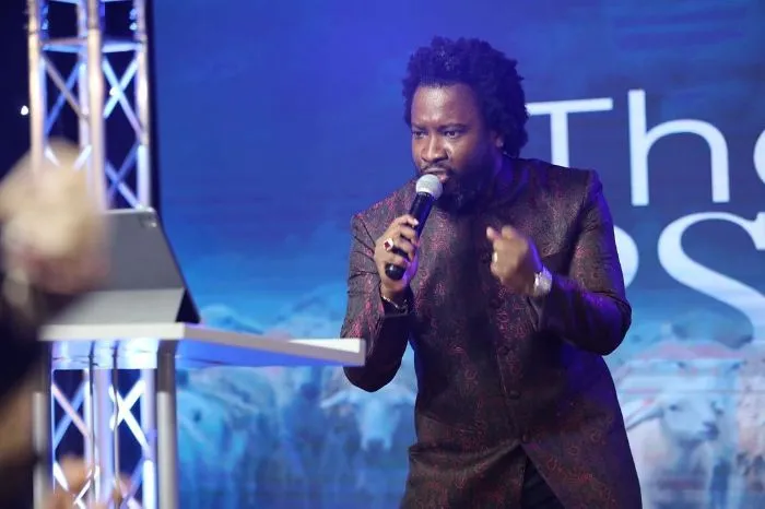 Sonnie Badu Turns Anointing Oil Into Blood (WATCH)