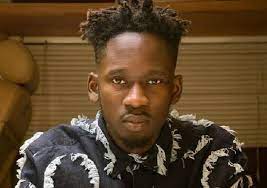 Mr Eazi Provides Scholarships For 1000 Students in Navrongo