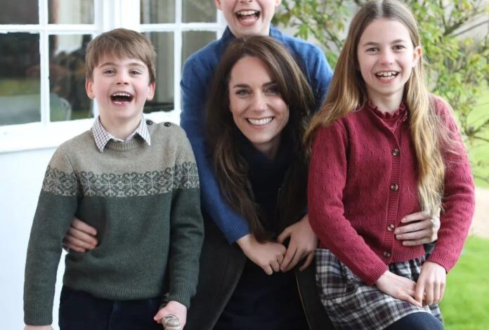 Princess of Wales: First official picture of Kate since surgery released