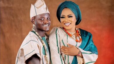 Change the caption or pack out- Portable to his wife Bewaji