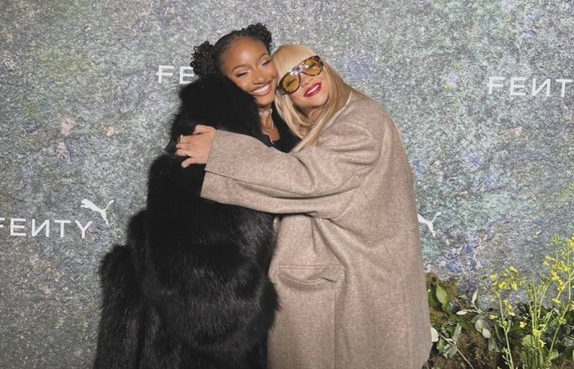 Heartwarming moment Ayra Starr met her idol, Rihanna