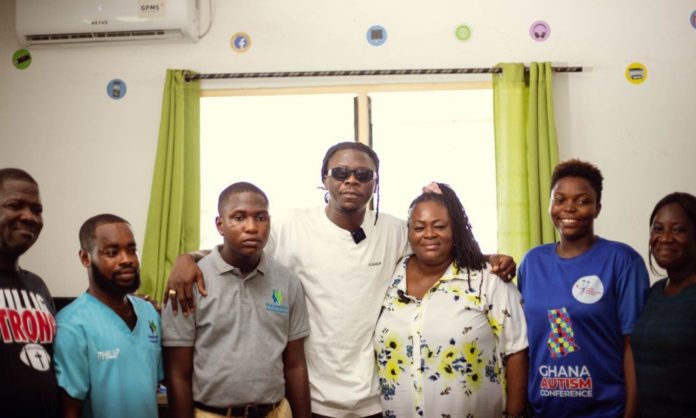 Stonebwoy surprises die-hard autistic fan