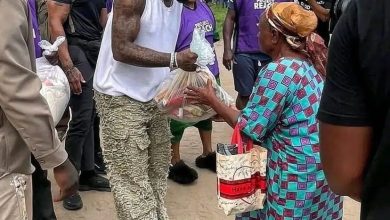 Burna Boy distributes food items and cover medical bills for needy