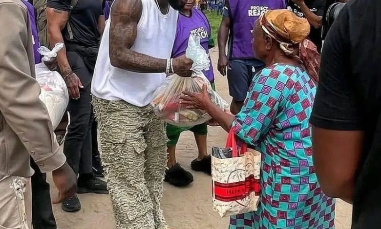 Burna Boy distributes food items and cover medical bills for needy